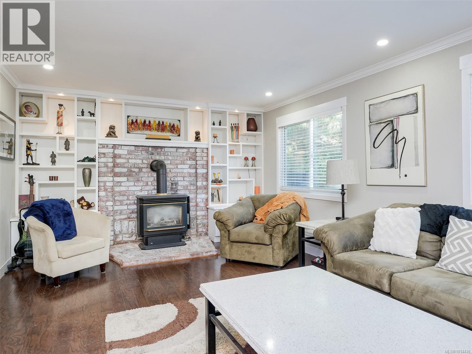  727 Paskin Way, Saanich
