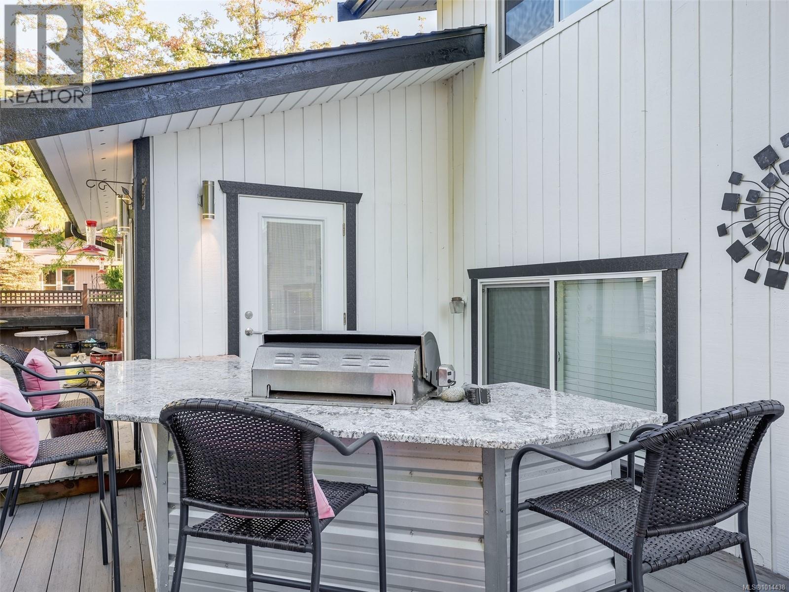  727 Paskin Way, Saanich