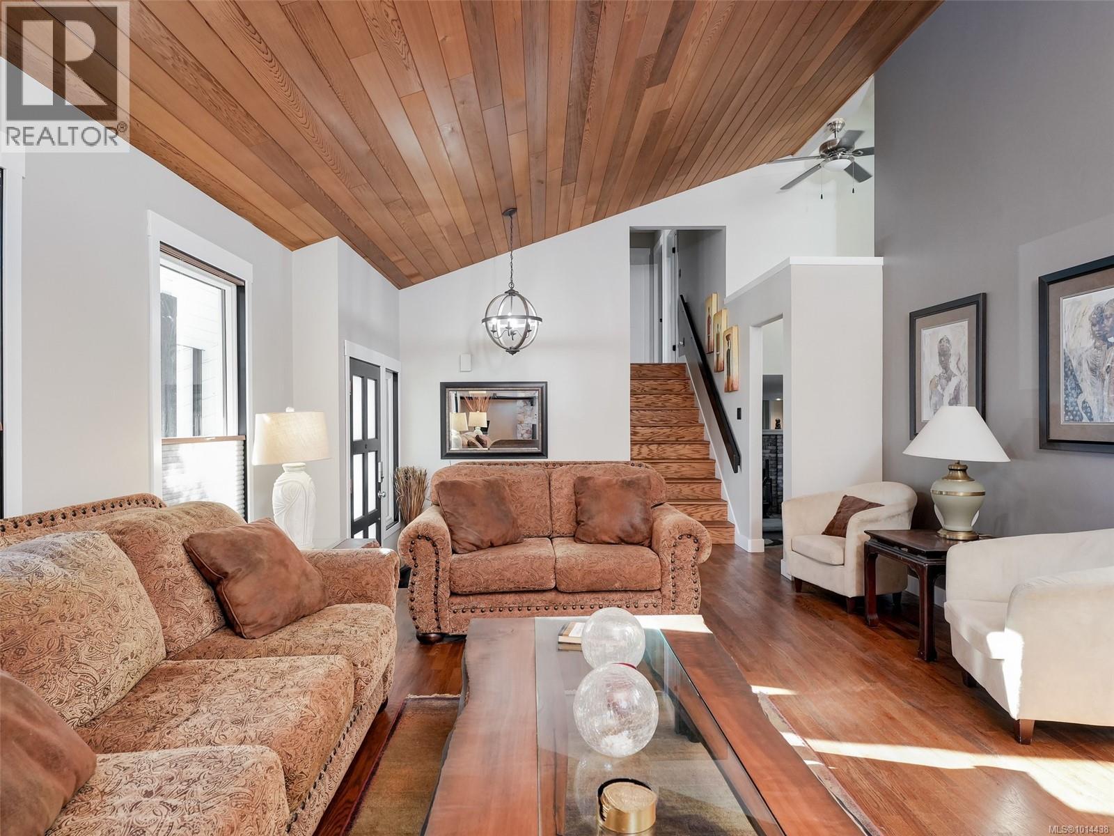  727 Paskin Way, Saanich