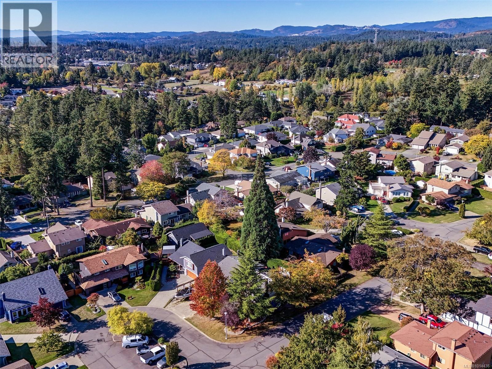  727 Paskin Way, Saanich