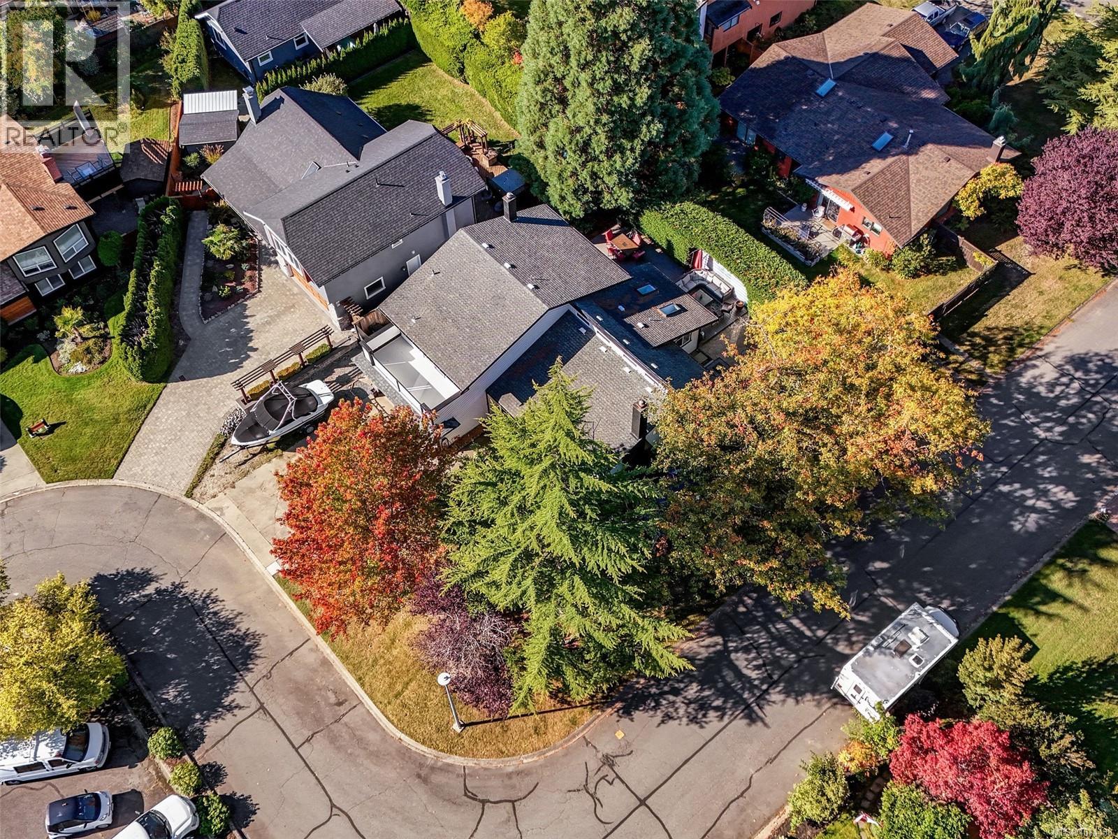  727 Paskin Way, Saanich