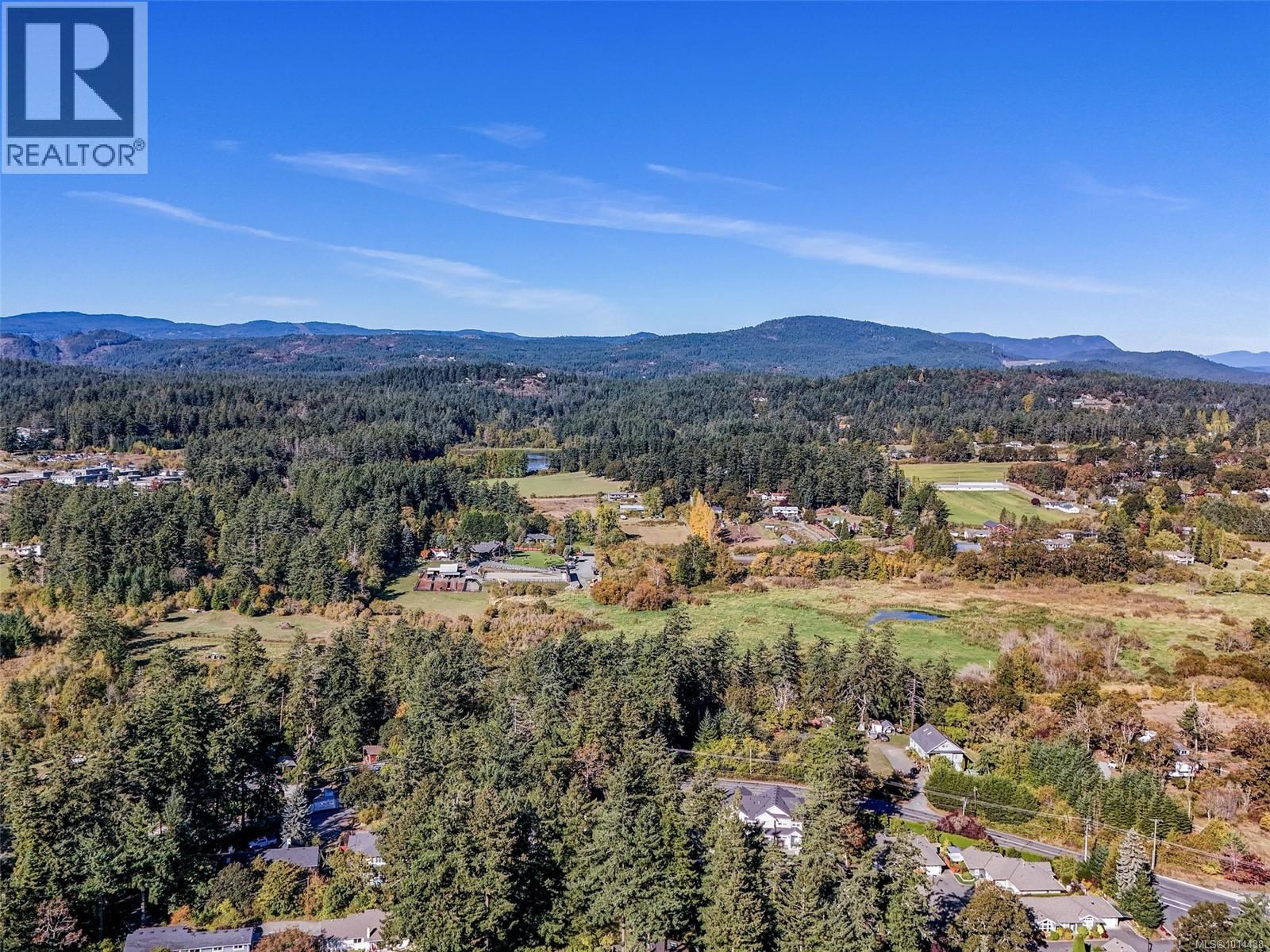  727 Paskin Way, Saanich