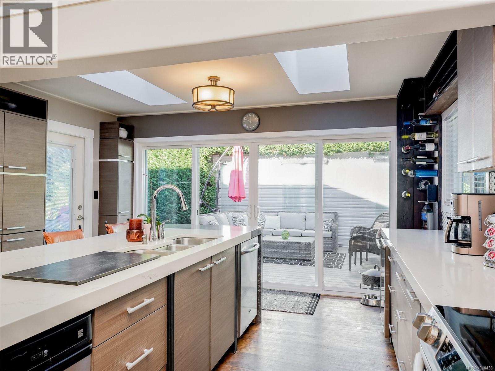  727 Paskin Way, Saanich