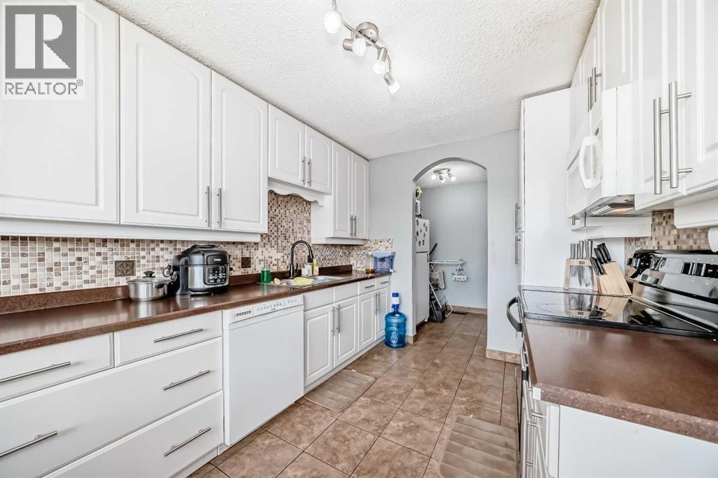 Single Family House Bi-level for Sale in    Street NE Huntington Hills Calgary 