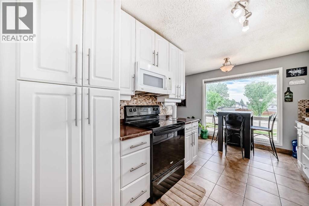 Single Family House Bi-level for Sale in    Street NE Huntington Hills Calgary 