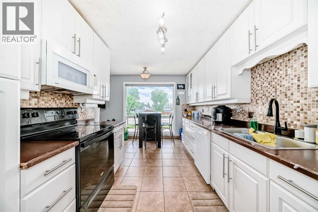 Single Family House Bi-level for Sale in    Street NE Huntington Hills Calgary 