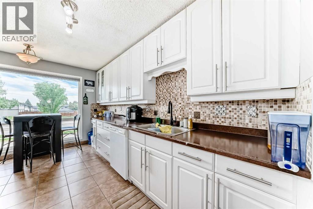 Single Family House Bi-level for Sale in    Street NE Huntington Hills Calgary 