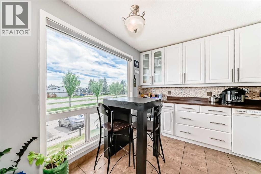 Single Family House Bi-level for Sale in    Street NE Huntington Hills Calgary 