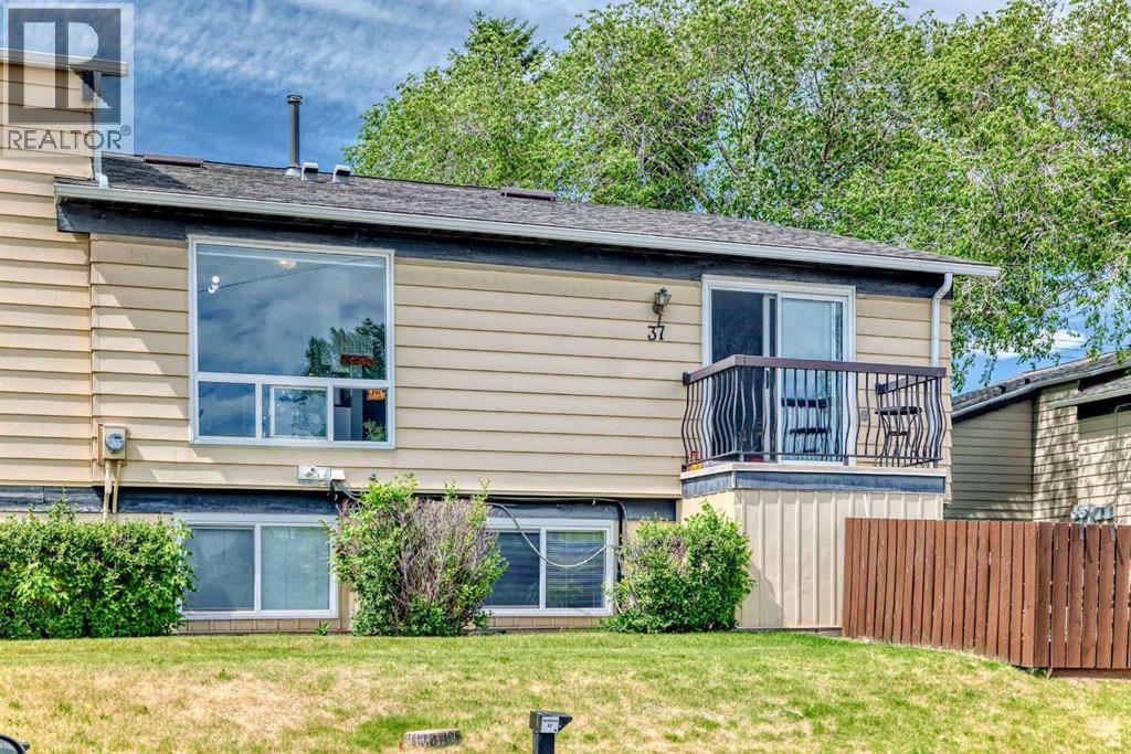 Single Family House Bi-level for Sale in    Street NE Huntington Hills Calgary 