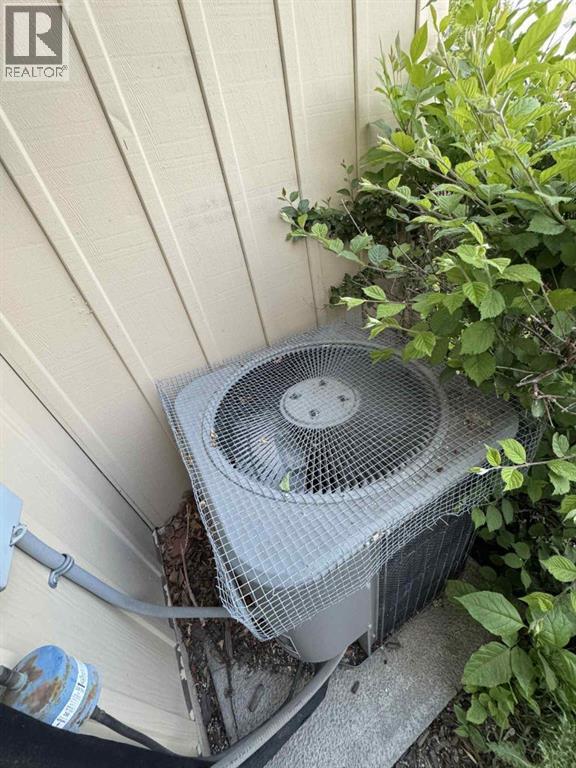 Single Family House Bi-level for Sale in    Street NE Huntington Hills Calgary 