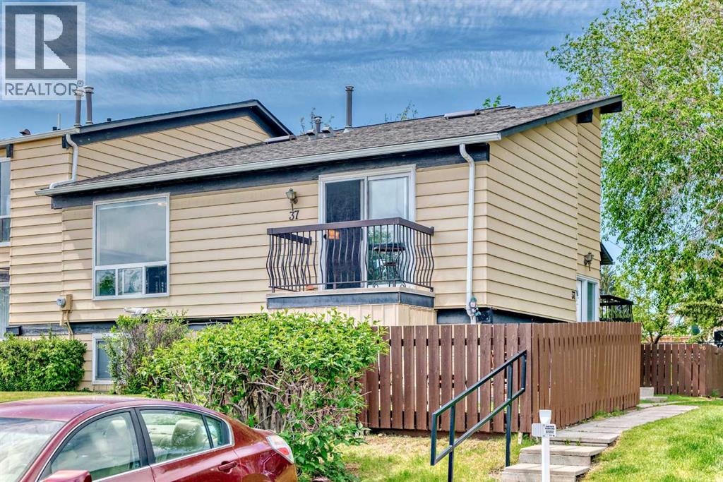 Single Family House Bi-level for Sale in    Street NE Huntington Hills Calgary 