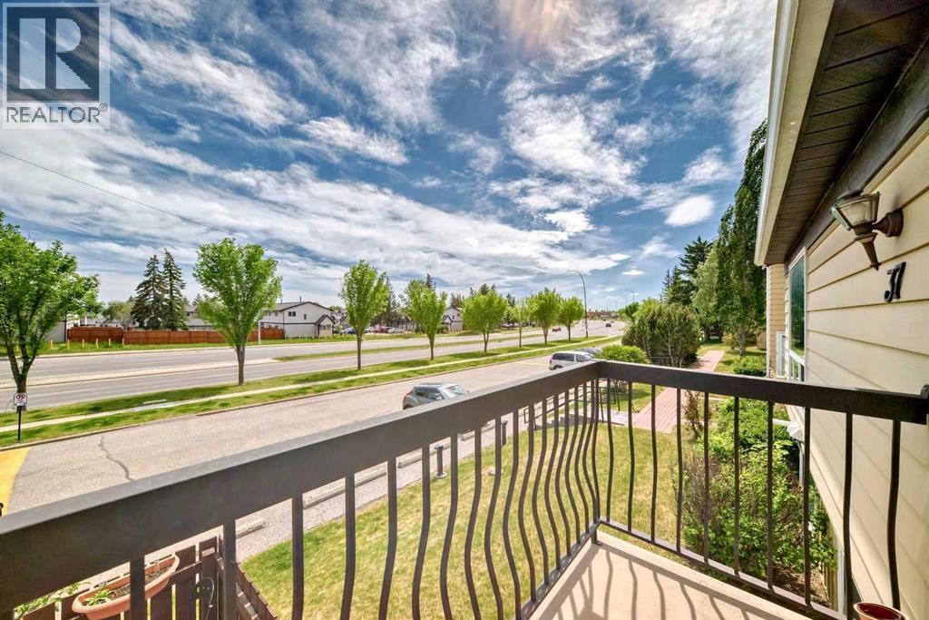 Single Family House Bi-level for Sale in    Street NE Huntington Hills Calgary 