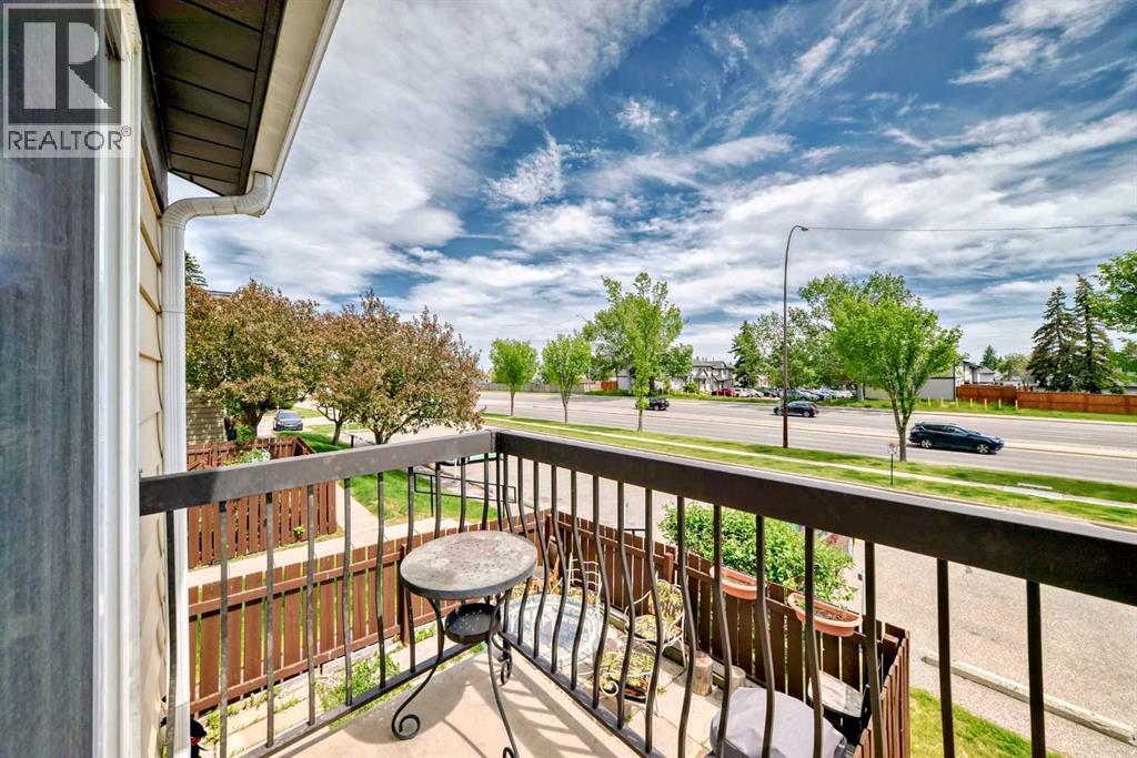 Single Family House Bi-level for Sale in    Street NE Huntington Hills Calgary 