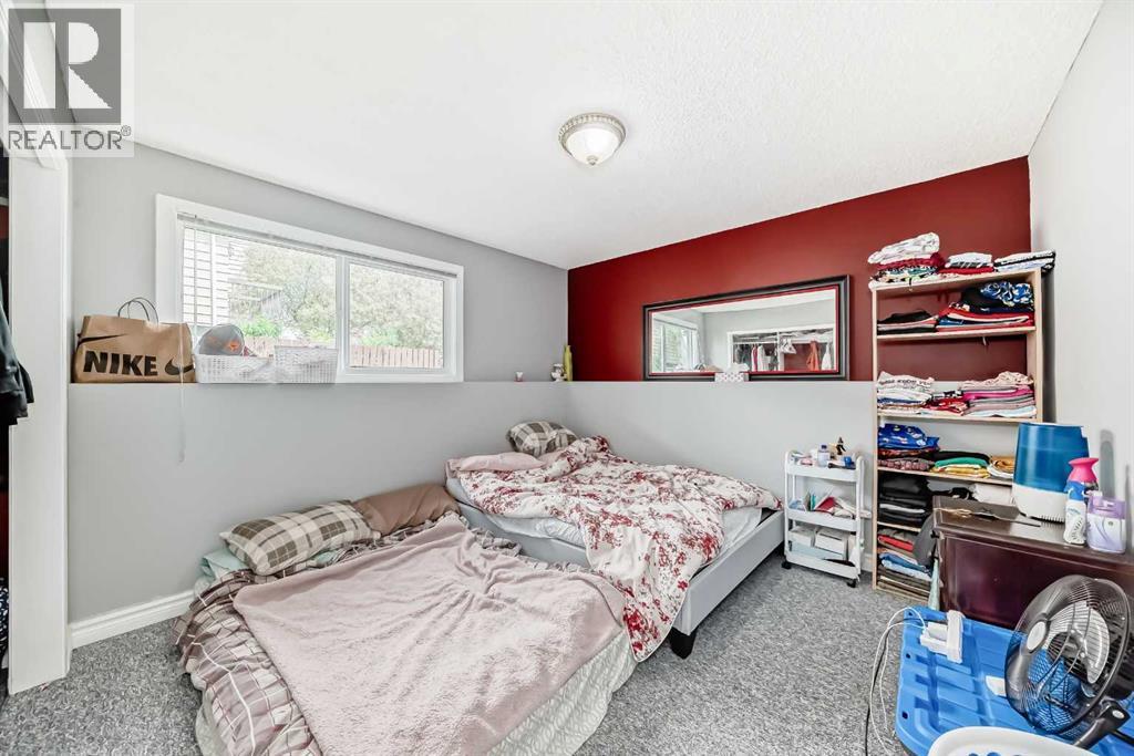 Single Family House Bi-level for Sale in    Street NE Huntington Hills Calgary 