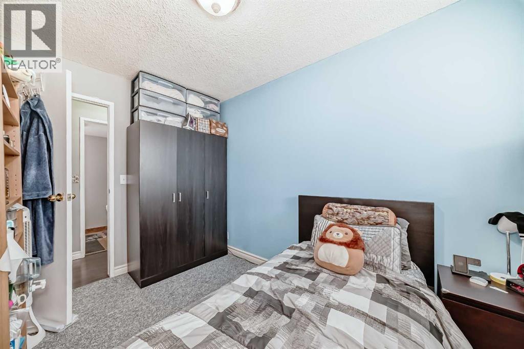 Single Family House Bi-level for Sale in    Street NE Huntington Hills Calgary 