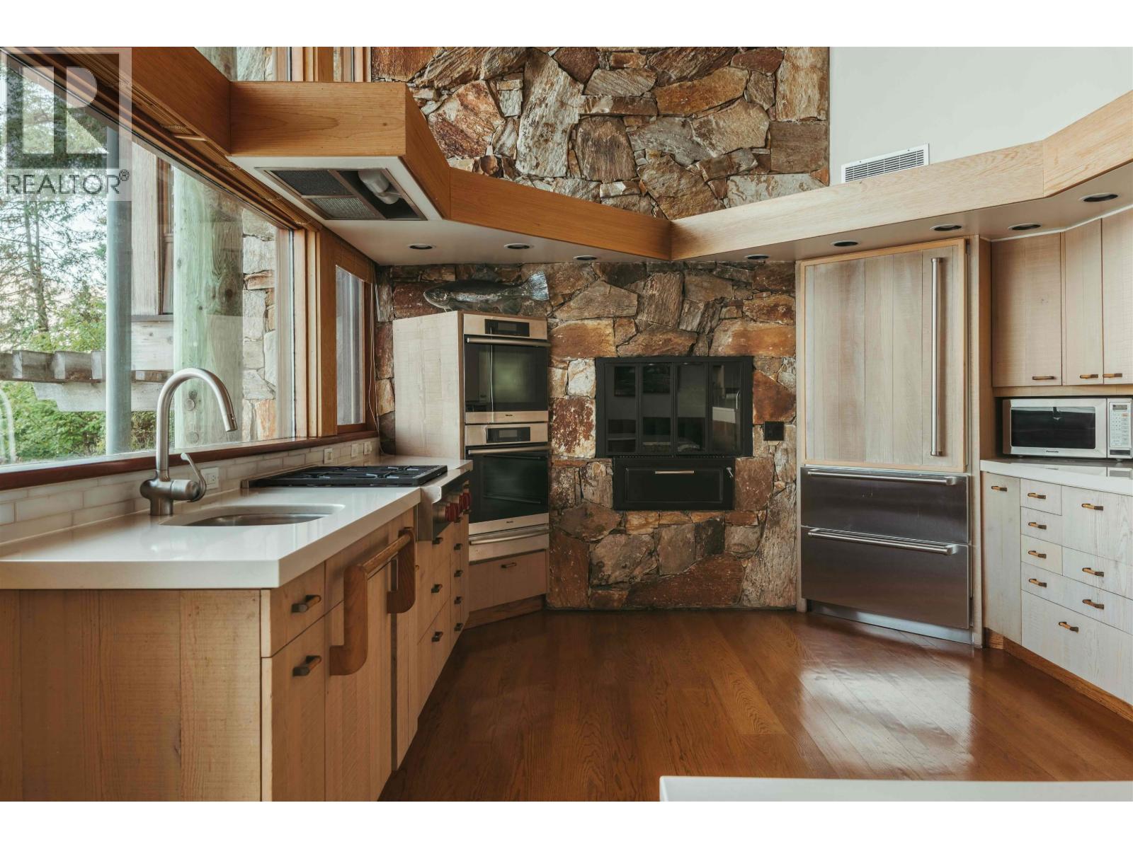 370-374 SMUGGLERS COVE ROAD, Bowen Island