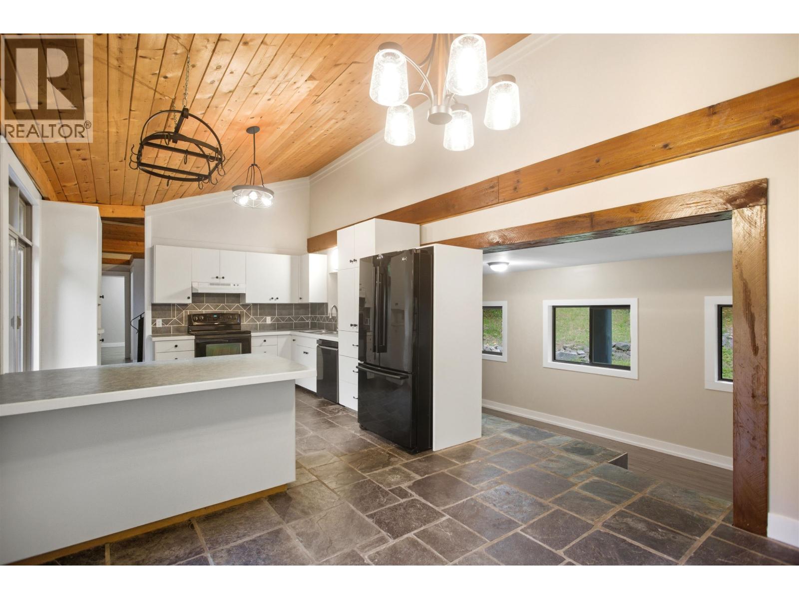 9257 PEMBERTON PORTAGE ROAD, Pemberton