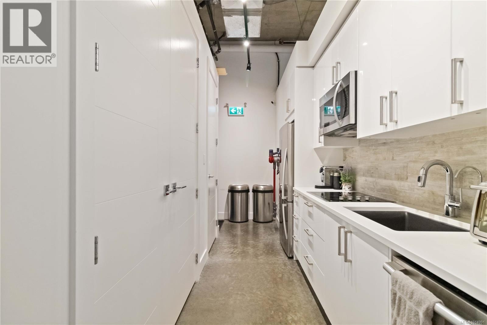 102 3871 Jacklin Road, Langford