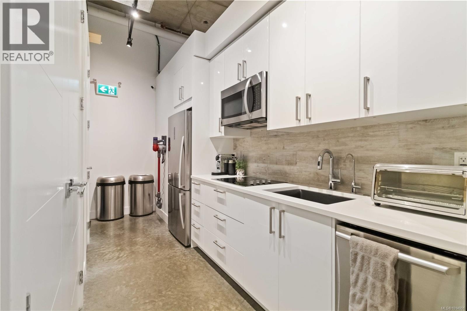 102 3871 Jacklin Road, Langford