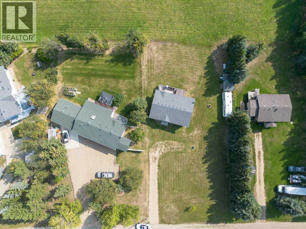 Single Family House Bi-level for Sale in  Sunnyside Crescent Sunnyside Rural Ponoka County 