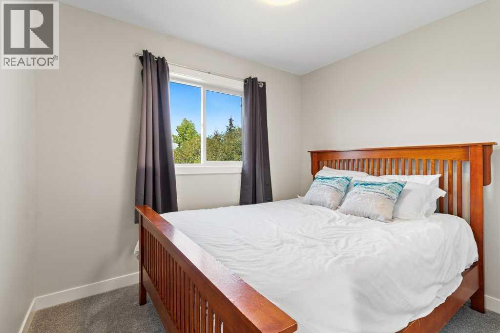 Single Family House Bi-level for Sale in  Sunnyside Crescent Sunnyside Rural Ponoka County 