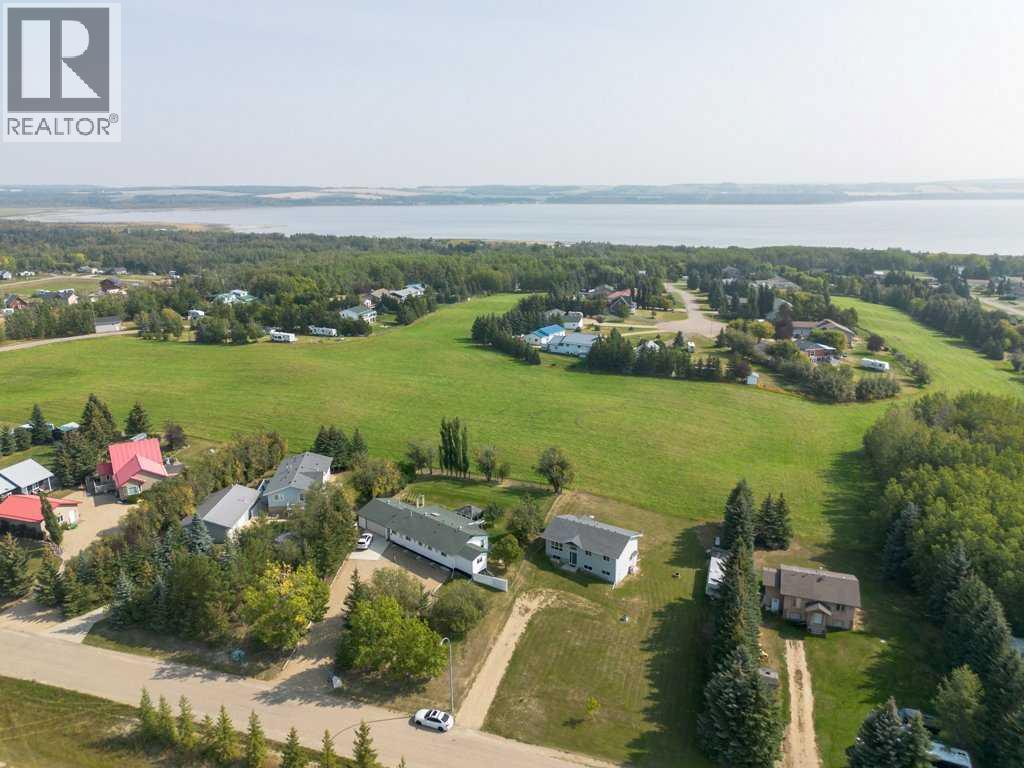 Single Family House Bi-level for Sale in  Sunnyside Crescent Sunnyside Rural Ponoka County 