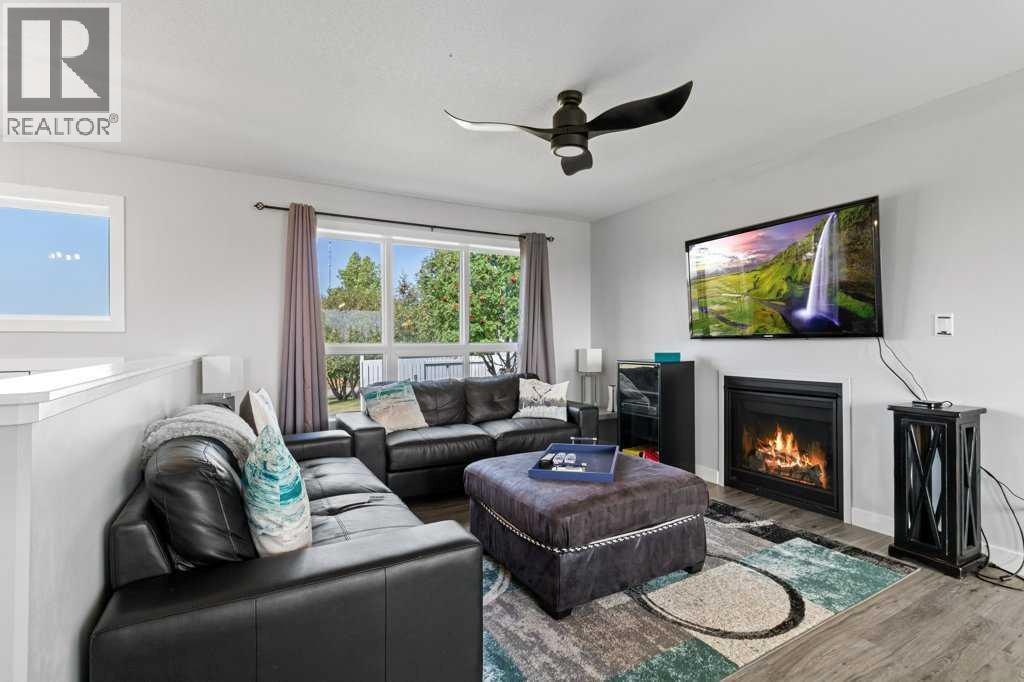 Single Family House Bi-level for Sale in  Sunnyside Crescent Sunnyside Rural Ponoka County 