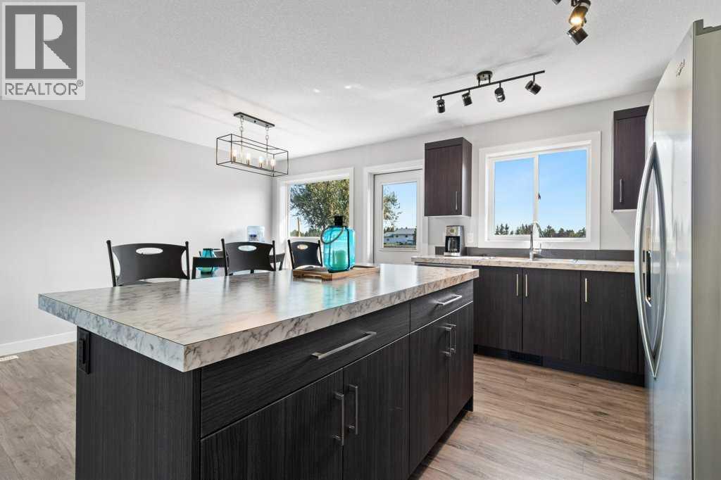 Single Family House Bi-level for Sale in  Sunnyside Crescent Sunnyside Rural Ponoka County 