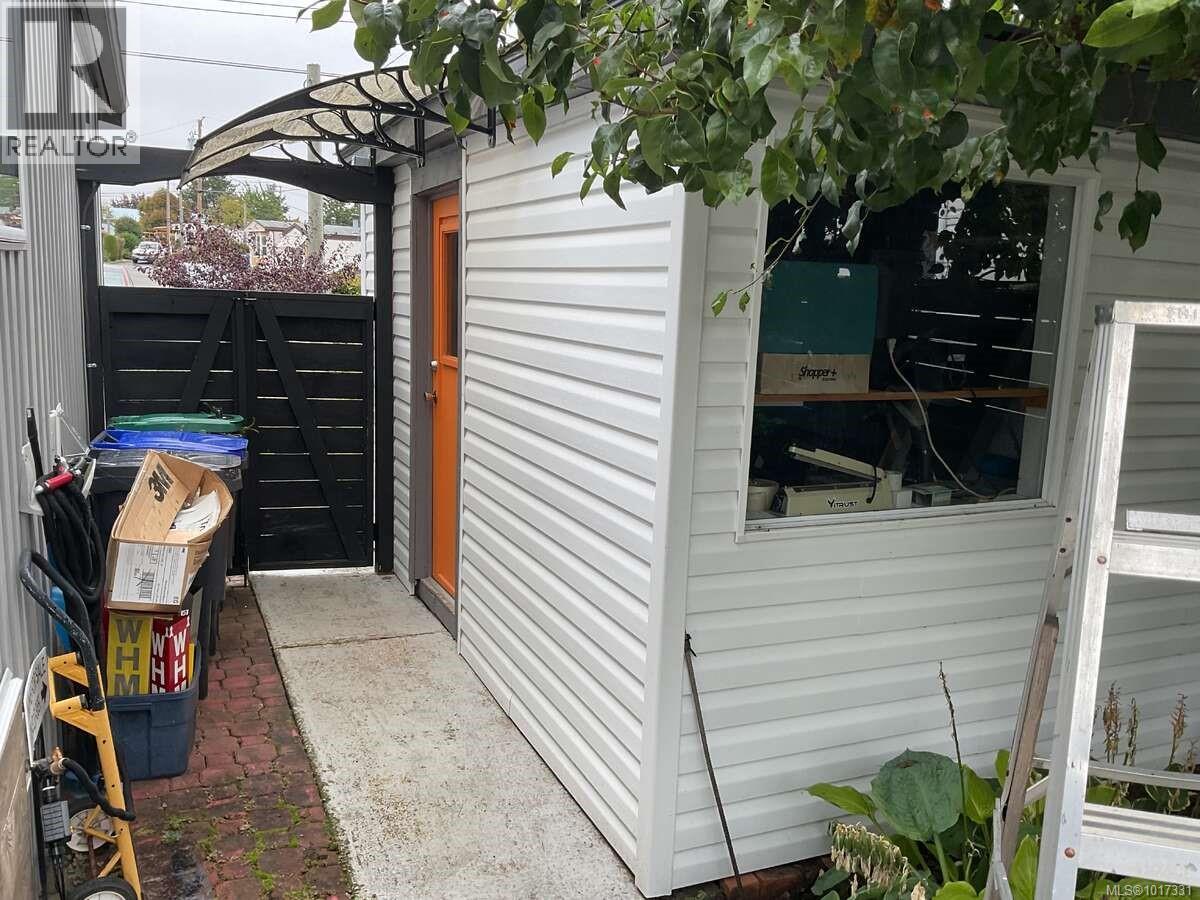 129 Meridian Way, Parksville - Exteriors - Photo 3