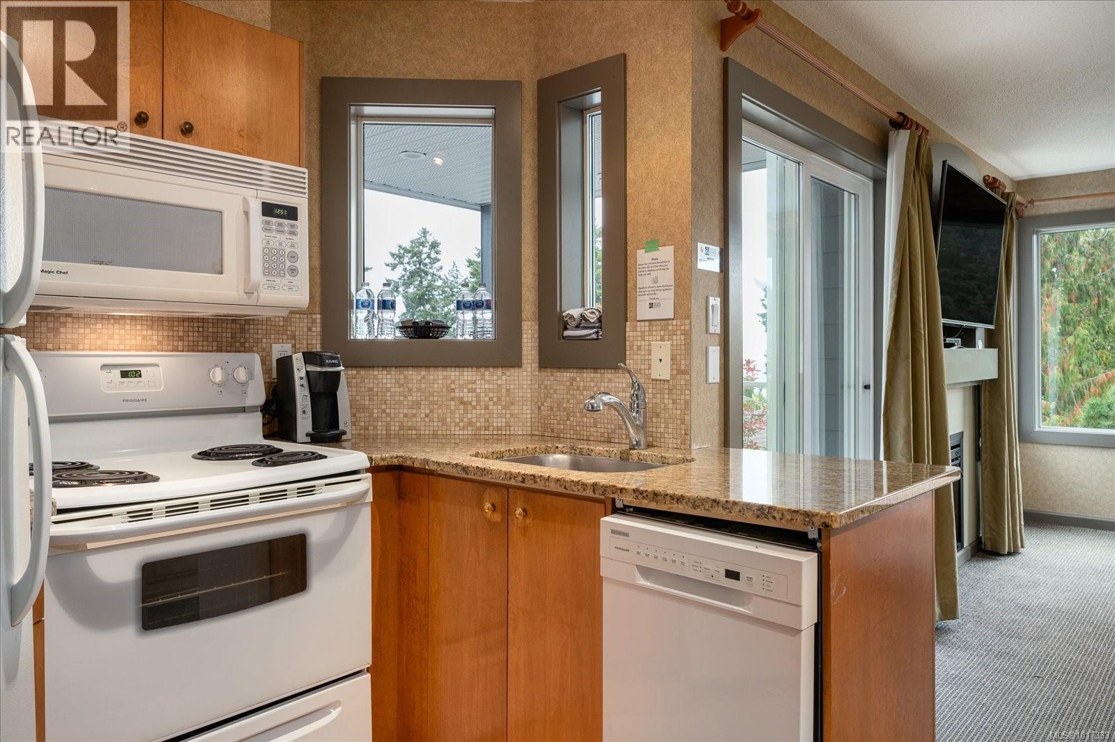 720 1600 Stroulger Rd, Nanoose Bay