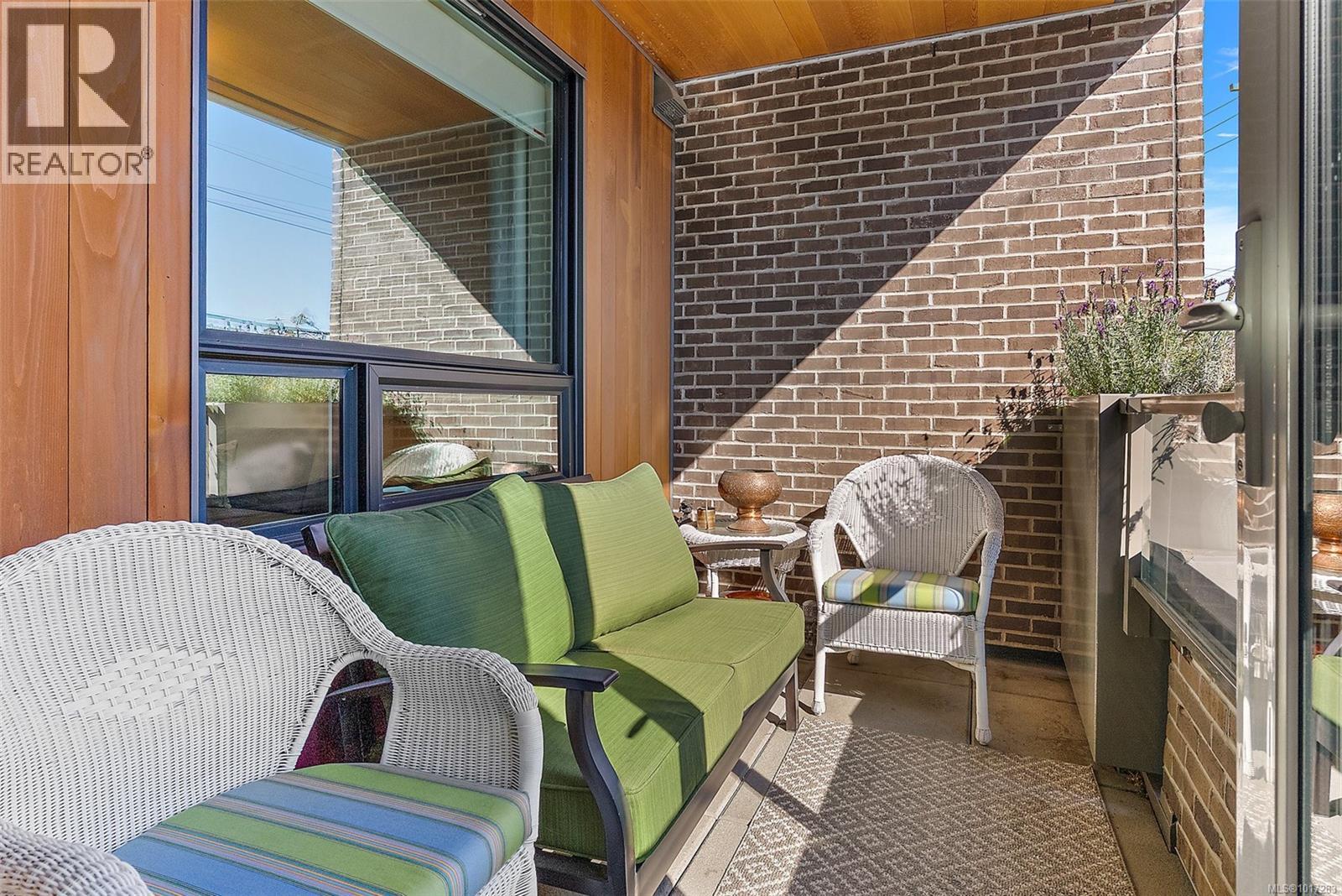 302 2285 Bowker Avenue, Oak Bay