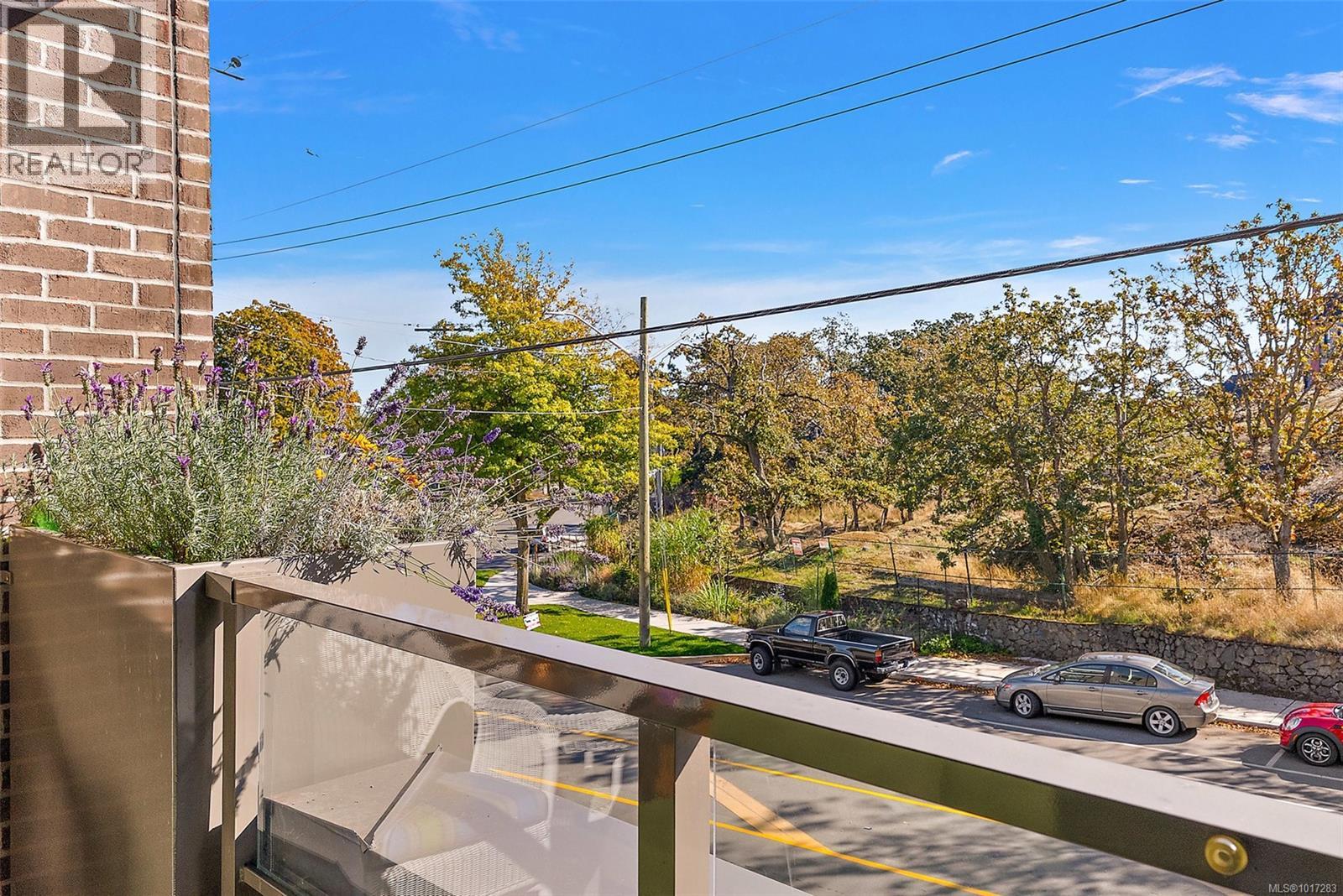 302 2285 Bowker Avenue, Oak Bay