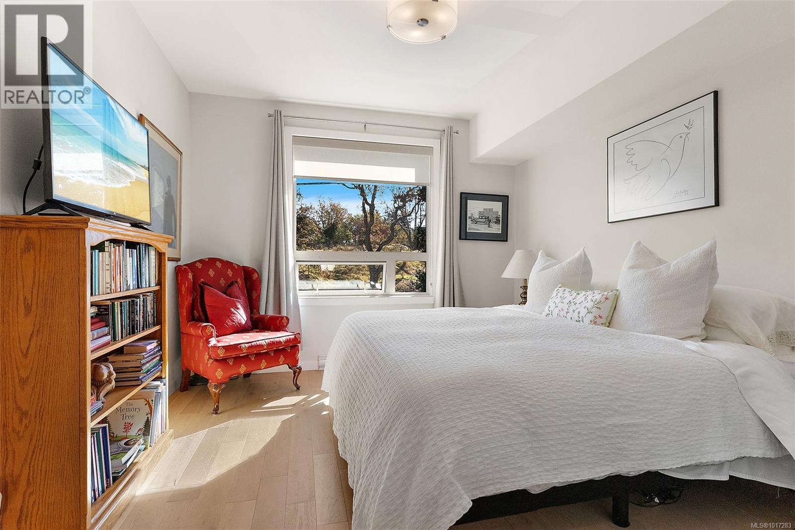 302 2285 Bowker Avenue, Oak Bay