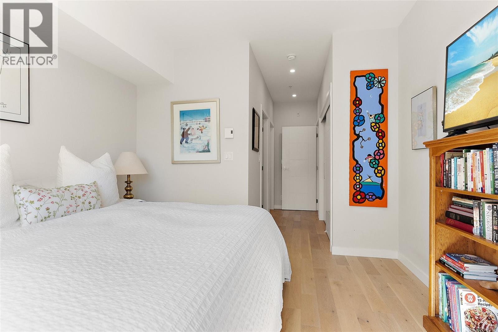 302 2285 Bowker Avenue, Oak Bay
