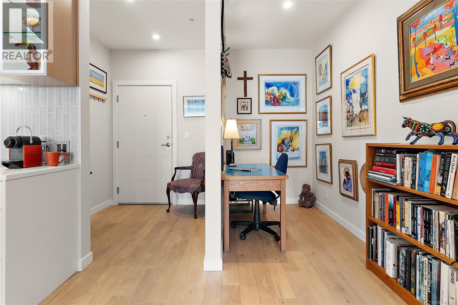 302 2285 Bowker Avenue, Oak Bay