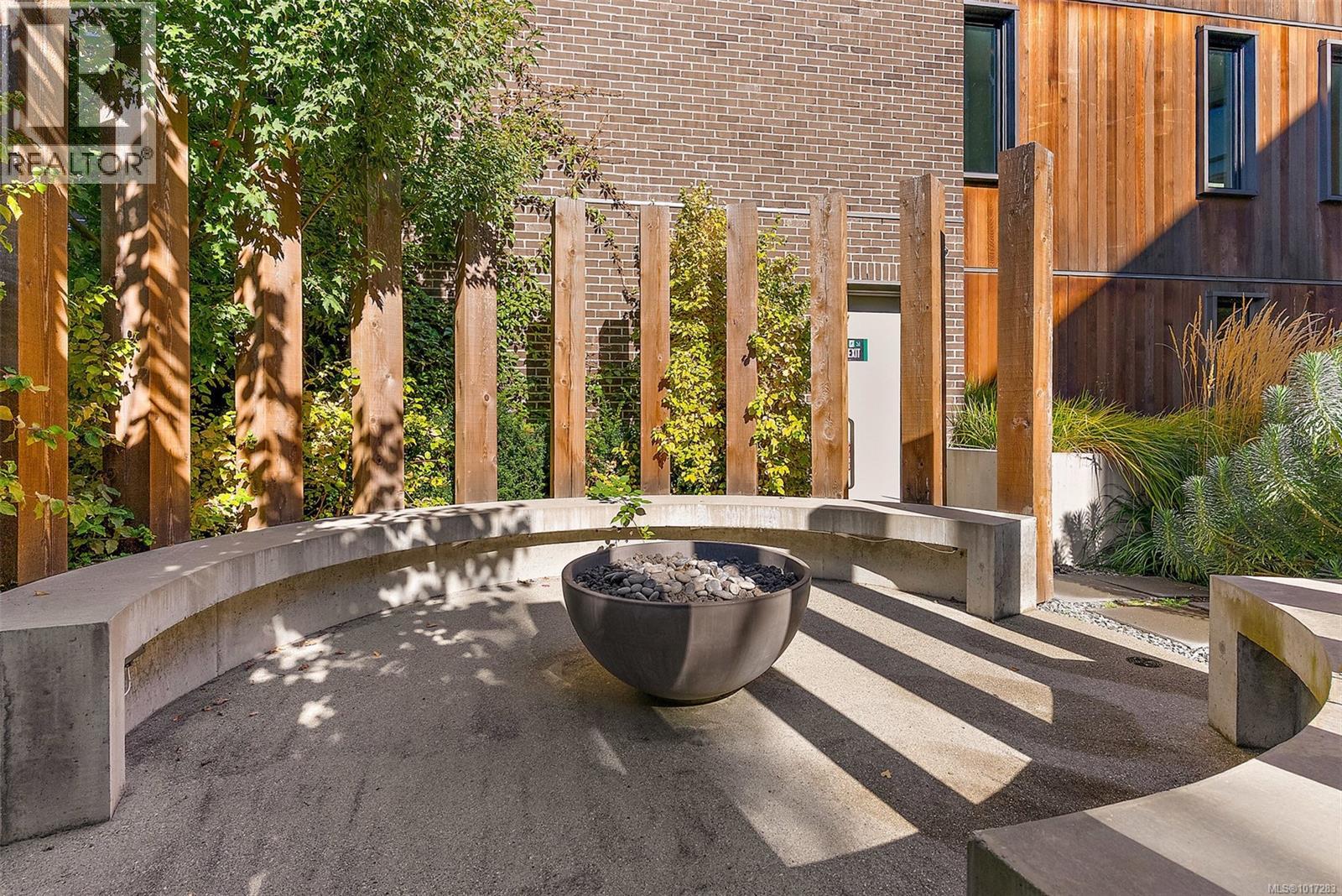 302 2285 Bowker Avenue, Oak Bay