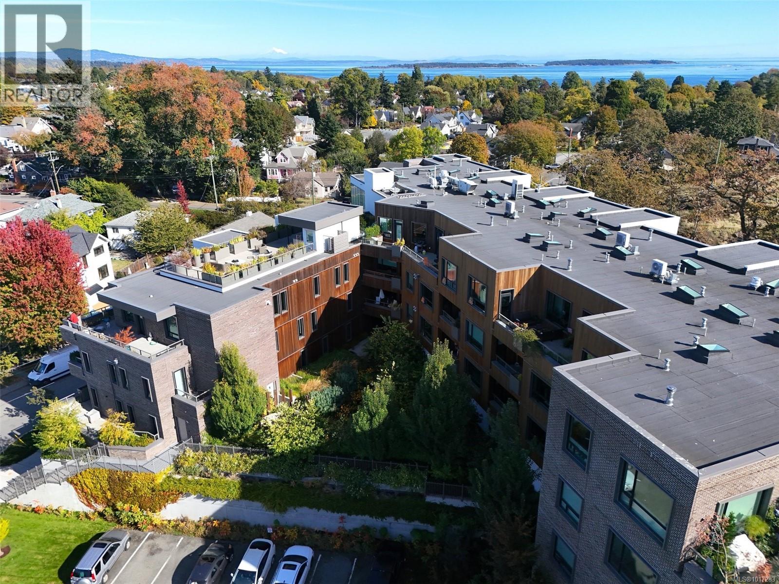 302 2285 Bowker Avenue, Oak Bay