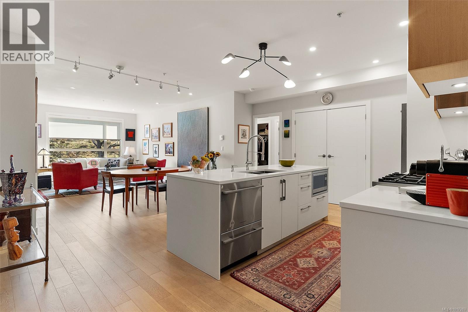 302 2285 Bowker Avenue, Oak Bay