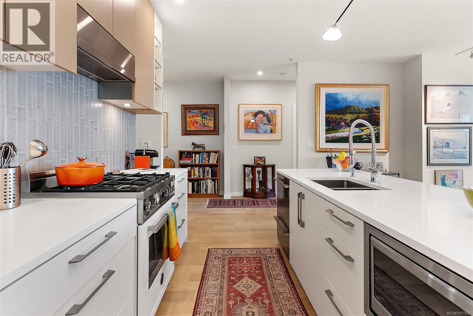 302 2285 Bowker Avenue, Oak Bay