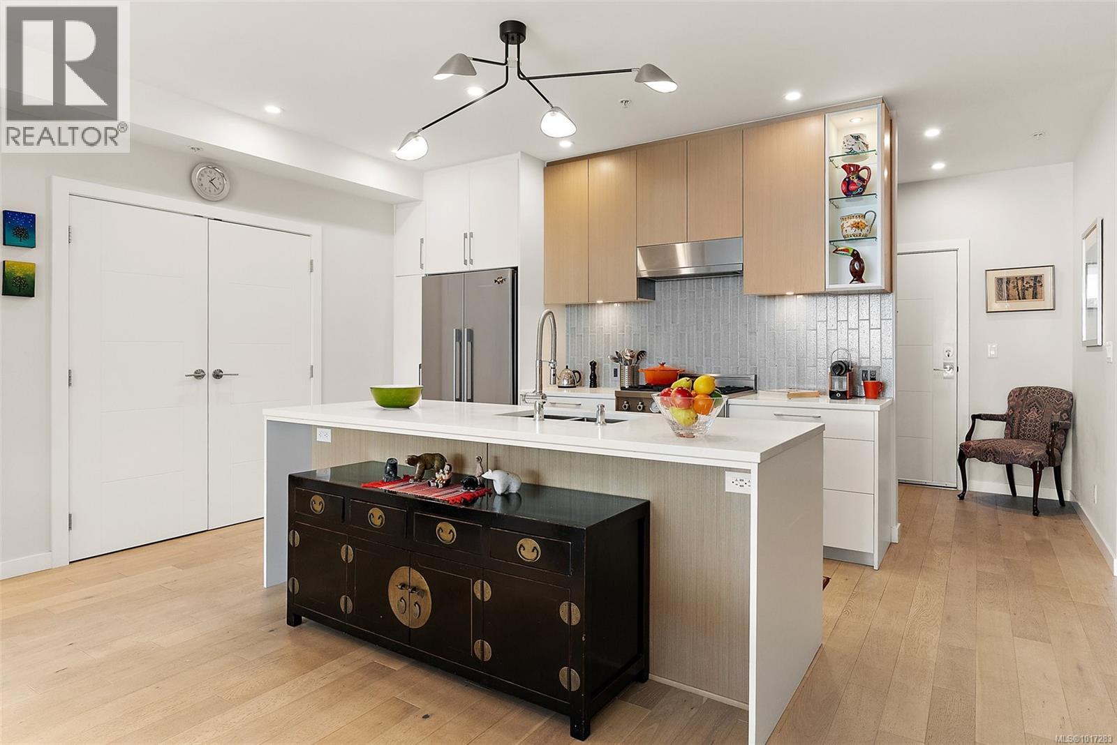 302 2285 Bowker Avenue, Oak Bay
