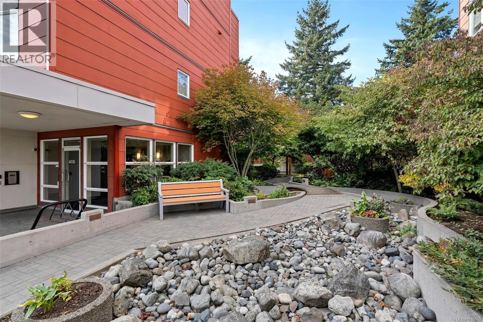 203 4030 Borden Street, Saanich