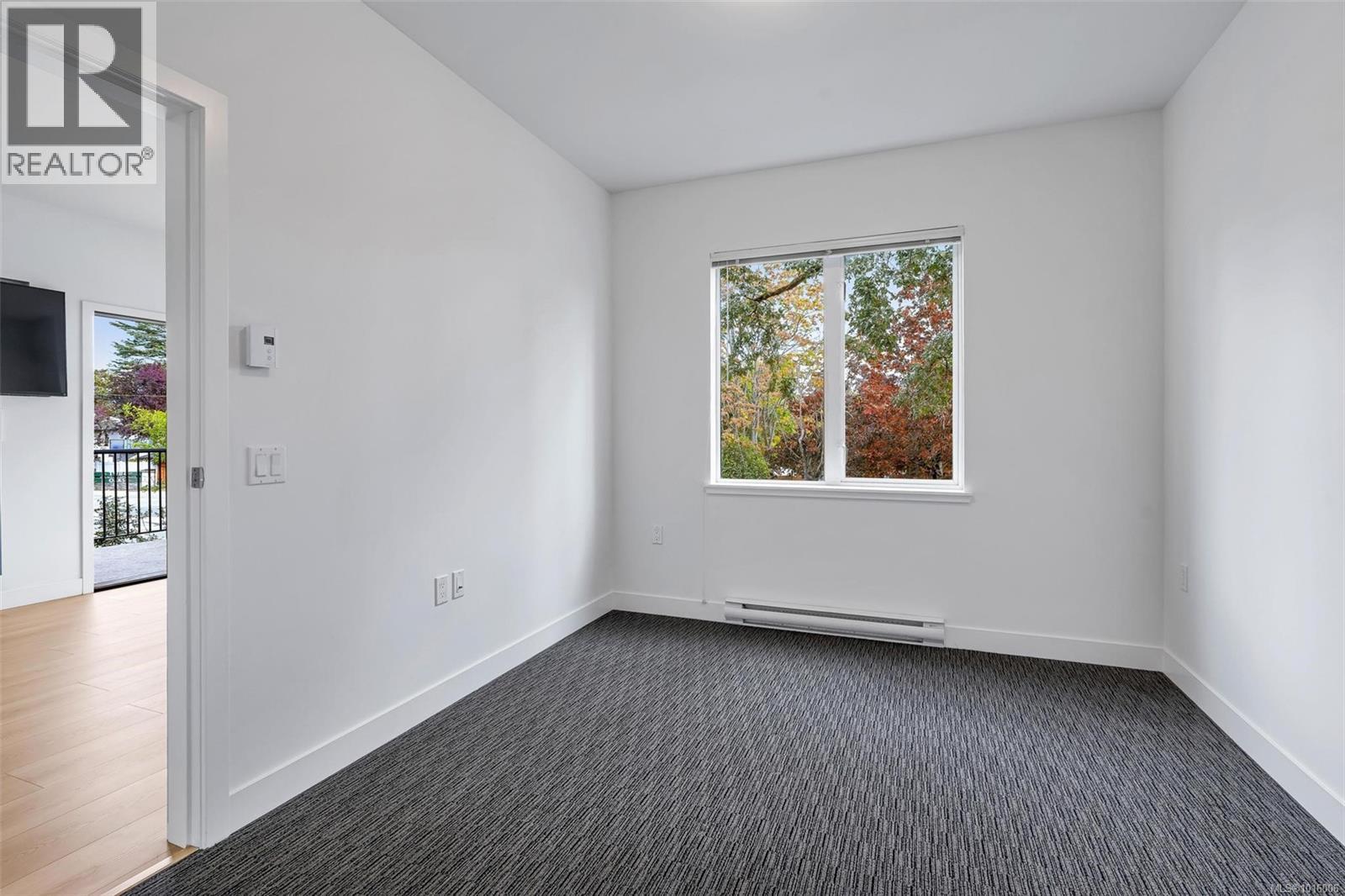 203 4030 Borden Street, Saanich