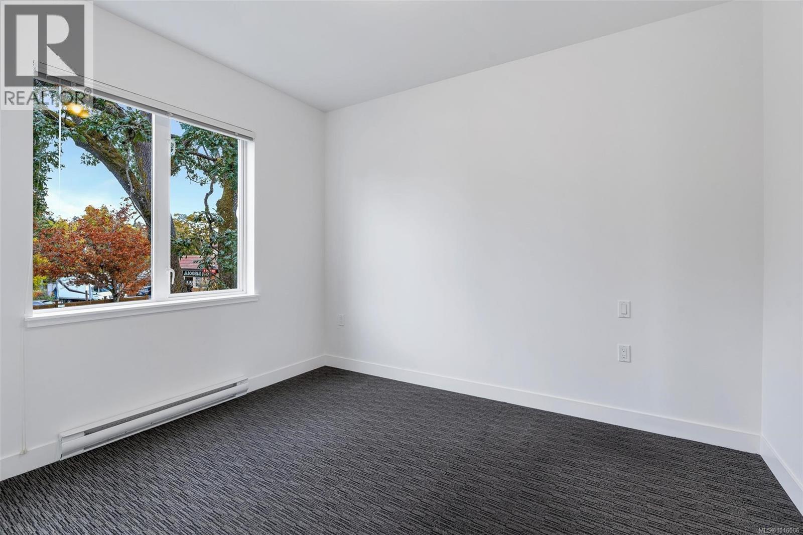 203 4030 Borden Street, Saanich