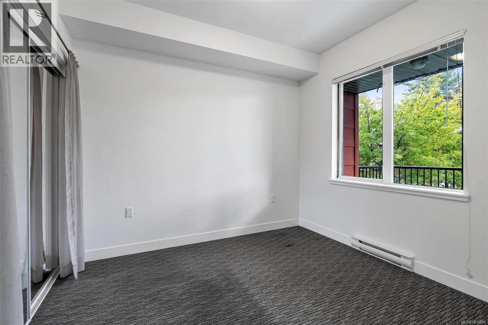203 4030 Borden Street, Saanich