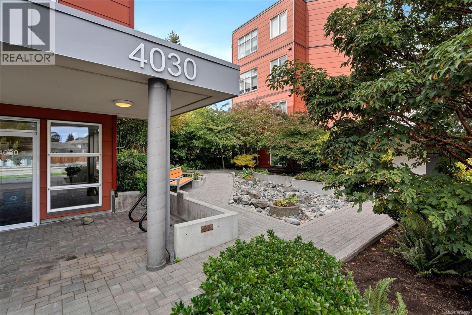 203 4030 Borden Street, Saanich