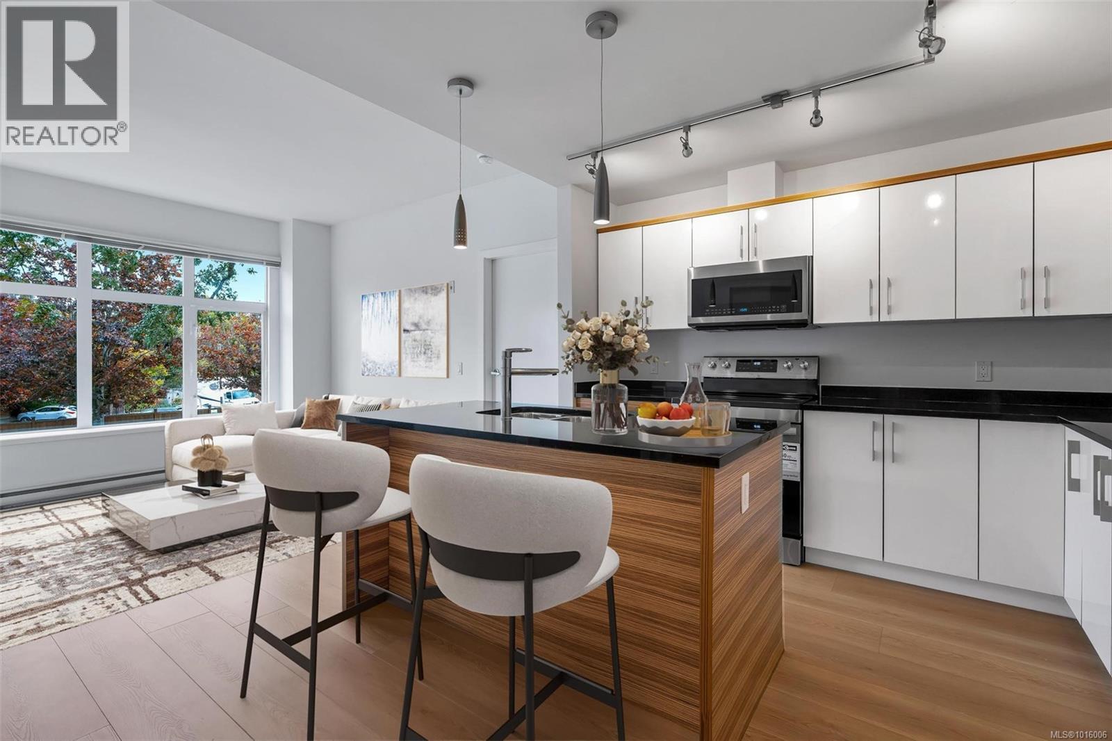 203 4030 Borden Street, Saanich
