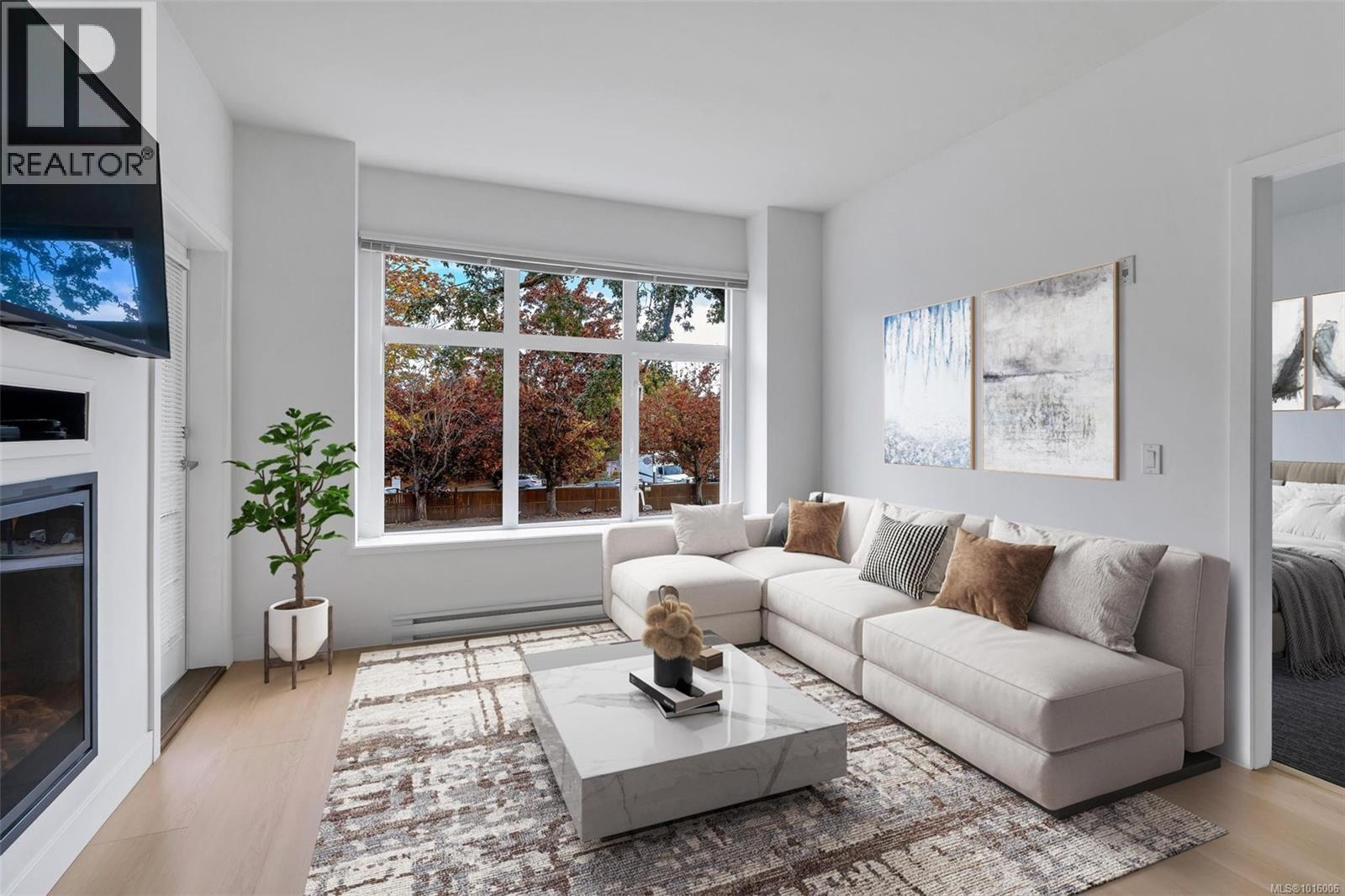203 4030 Borden Street, Saanich