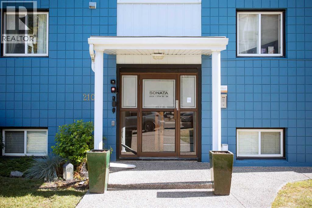 Single Family House for Sale in    Street SW Bankview Calgary 