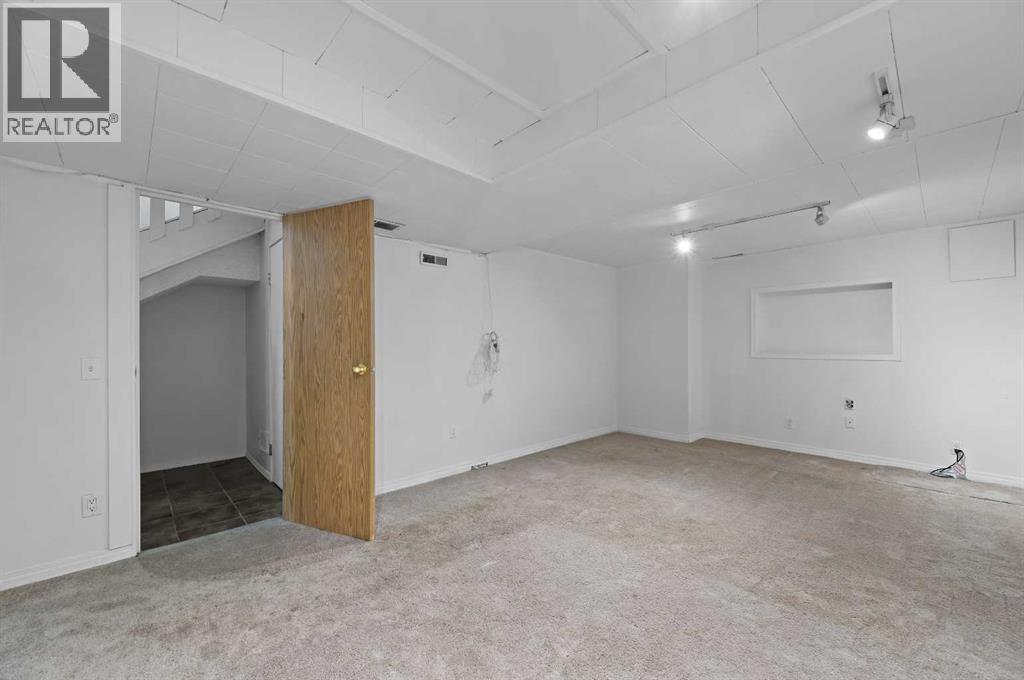 Single Family House 4 Level for Sale in  Brae Glen Court SW Braeside Calgary 