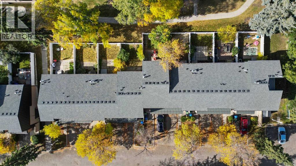 Single Family House 4 Level for Sale in  Brae Glen Court SW Braeside Calgary 